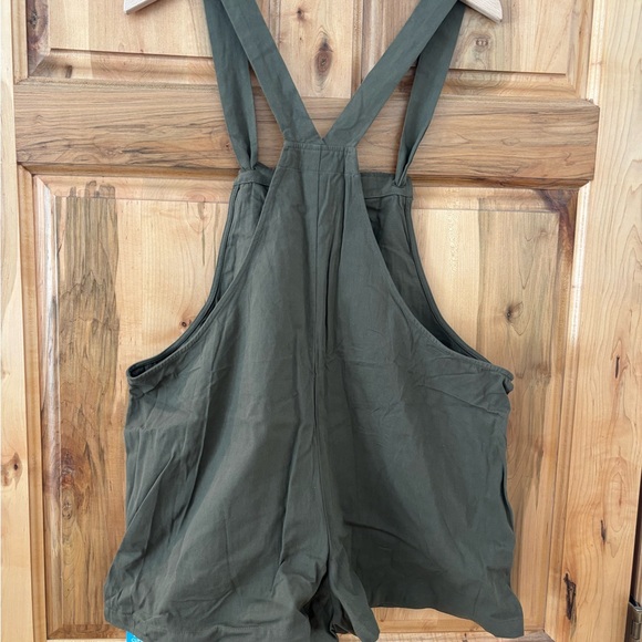 Cupshe Olive Green Short Overalls - Picture 2 of 4